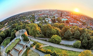 Von der Sparrenburg fällt der Blick über Bielefeld. In der Stadt sind die Mieten mit am höchsten gestiegen. - jonek-fotografie.de Von der Sparrenburg fällt der Blick über Bielefeld. In der Stadt sind die Mieten mit am höchsten gestiegen. - jonek-fotografie.de