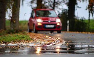Am Unfallschwerpunkt Mühlenstraße hat es in fünf Jahren 23 Kollisionen gegeben. Eine verengte Fahrbahn soll nun für mehr Sicherheit sorgen. - Moritz Trinsch Am Unfallschwerpunkt Mühlenstraße hat es in fünf Jahren 23 Kollisionen gegeben. Eine verengte Fahrbahn soll nun für mehr Sicherheit sorgen. - Moritz Trinsch