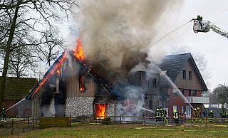 Ein Großbrand zerstört große Teile des ehemaligen Hofes Marxcord an der Staumühler Straße in Hövelhof. - Ralph Meyer Ein Großbrand zerstört große Teile des ehemaligen Hofes Marxcord an der Staumühler Straße in Hövelhof. - Ralph Meyer