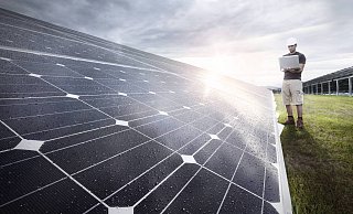 Der Landesverband Erneuerbare Energien (LEE) sieht noch viel Potenzial für den Ausbau von Photovoltaik in OWL. - imago images/Westend61 Der Landesverband Erneuerbare Energien (LEE) sieht noch viel Potenzial für den Ausbau von Photovoltaik in OWL. - imago images/Westend61