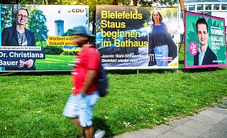 In der ganzen Stadt hängen aktuell Plakate der Parteien. Aus Sicht des Experten ginge es noch besser. - Barbara Franke In der ganzen Stadt hängen aktuell Plakate der Parteien. Aus Sicht des Experten ginge es noch besser. - Barbara Franke