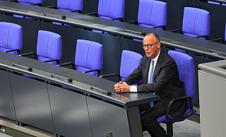Bundeskanzler Friedrich Merz (CDU) sitzt auf seinem neuen Platz auf der Regierungsbank, nachdem er seinen Amtseid abgelegt hat. - picture alliance/dpa Bundeskanzler Friedrich Merz (CDU) sitzt auf seinem neuen Platz auf der Regierungsbank, nachdem er seinen Amtseid abgelegt hat. - picture alliance/dpa
