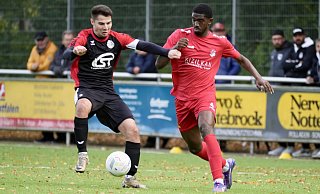 Ibrahim Sori Kaba (r.) hat für den VfL Theesen in der Hinrunde nicht nur die meisten Minuten absolviert, er gibt der Defensive auch noch mehr Stabilität. - Peter Unger Ibrahim Sori Kaba (r.) hat für den VfL Theesen in der Hinrunde nicht nur die meisten Minuten absolviert, er gibt der Defensive auch noch mehr Stabilität. - Peter Unger