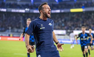 Ralf Kettemann, Trainer des SC Paderborn 07, jubelt über den Last-Minute-Treffer zum 1:0 gegen den VfL Bochum. - picture alliance/dpa Ralf Kettemann, Trainer des SC Paderborn 07, jubelt über den Last-Minute-Treffer zum 1:0 gegen den VfL Bochum. - picture alliance/dpa