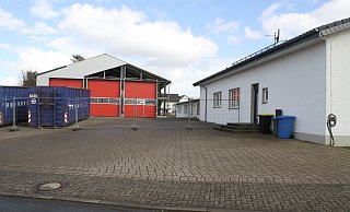 Der Umbau für die künftige Halle des Bücherbusses hat in Wewelsburg dieser Tage begonnen. Sie befindet sich in direkter Nachbarschaft zur Gedenkstätte des KZ Niederhagen. - Johannes Büttner Der Umbau für die künftige Halle des Bücherbusses hat in Wewelsburg dieser Tage begonnen. Sie befindet sich in direkter Nachbarschaft zur Gedenkstätte des KZ Niederhagen. - Johannes Büttner