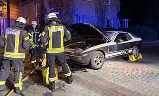 Durch das beherzte Eingreifen der Bielefelder Polizei konnte sich das Feuer nicht ausbreiten. - Paul Brinkmann Durch das beherzte Eingreifen der Bielefelder Polizei konnte sich das Feuer nicht ausbreiten. - Paul Brinkmann