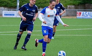 Der 6:2-Erfolg des TuS ist K.o. für den VfL im Abstiegskampf. Im Bielefelder Stadtduell besiegt der SV Gadderbaum den FC Altenhagen mit dem gleichen Ergebnis. - Andreas Zobe Der 6:2-Erfolg des TuS ist K.o. für den VfL im Abstiegskampf. Im Bielefelder Stadtduell besiegt der SV Gadderbaum den FC Altenhagen mit dem gleichen Ergebnis. - Andreas Zobe