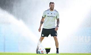 Cheftrainer Mitch Kniat geht gut gelaunt in die Vorbereitung mit Arminia Bielefeld. - Teresa Kroeger Cheftrainer Mitch Kniat geht gut gelaunt in die Vorbereitung mit Arminia Bielefeld. - Teresa Kroeger