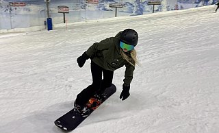 Die 300 Meter lange und 100 Meter breite Piste im Alpenpark Neuss bietet genug Platz für Skifahrer, Snowboarder oder Rodler. - Jenny Westhues Die 300 Meter lange und 100 Meter breite Piste im Alpenpark Neuss bietet genug Platz für Skifahrer, Snowboarder oder Rodler. - Jenny Westhues