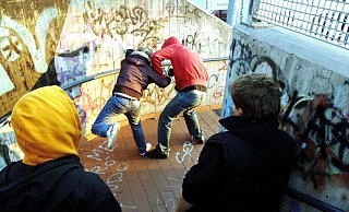 Sie haben Frust, persönliche Probleme und Familienmitglieder eignen sich auch nicht als Vorbilder. Für manche Intensivtäter ist Gewalt ihre einzige Lösung. - Symbolfoto: Photoshot Sie haben Frust, persönliche Probleme und Familienmitglieder eignen sich auch nicht als Vorbilder. Für manche Intensivtäter ist Gewalt ihre einzige Lösung. - Symbolfoto: Photoshot