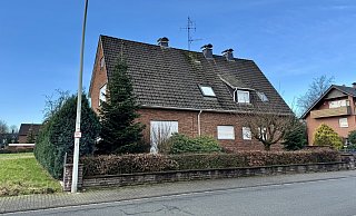 In diesem Haus an der Haflinger Straße ist es Anfang Dezember zu einem schrecklichen Verbrechen gekommen. Die 85-jährige Bewohnerin ist erschlagen worden. Zurzeit ist es ruhig in dem Gebäude. Alle Rollos sind heruntergelassen. - Wolfgang Wotke In diesem Haus an der Haflinger Straße ist es Anfang Dezember zu einem schrecklichen Verbrechen gekommen. Die 85-jährige Bewohnerin ist erschlagen worden. Zurzeit ist es ruhig in dem Gebäude. Alle Rollos sind heruntergelassen. - Wolfgang Wotke