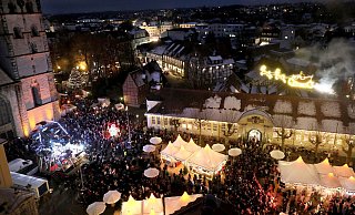 Weihnachtsmarkt in Herford: In diesem Jahr erstmal ohne den beliebten fliegenden Weihnachtsmann. - Archiv: Frank-Michael Kiel-Steinkamp Weihnachtsmarkt in Herford: In diesem Jahr erstmal ohne den beliebten fliegenden Weihnachtsmann. - Archiv: Frank-Michael Kiel-Steinkamp