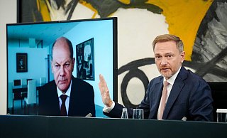 Bundesfinanzminister Christian Lindner (FDP) und Bundeskanzler Olaf Scholz (SPD) sprechen in Berlin über die Ampel-Pläne zur Energiekrise. - Kay Nietfeld/dpa Bundesfinanzminister Christian Lindner (FDP) und Bundeskanzler Olaf Scholz (SPD) sprechen in Berlin über die Ampel-Pläne zur Energiekrise. - Kay Nietfeld/dpa