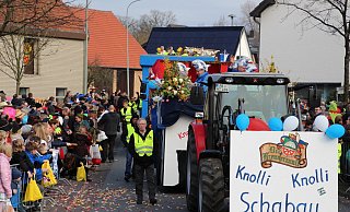 Zum Karnevalsumzug in Scharmede kommen sonst immer mehrere tausend Besucher. - Karnevalverein Blau-Weiss 1974 Scharmede Zum Karnevalsumzug in Scharmede kommen sonst immer mehrere tausend Besucher. - Karnevalverein Blau-Weiss 1974 Scharmede