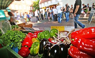 Der Abendmarkt auf dem Bielefelder Klosterplatz soll im Frühjahr 2022 wieder starten. - Sarah Jonek/Bielefeld Marketing Der Abendmarkt auf dem Bielefelder Klosterplatz soll im Frühjahr 2022 wieder starten. - Sarah Jonek/Bielefeld Marketing