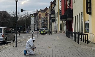 Ein Ermittler sichert die Spuren in Minden. - Patrick Schwemling Ein Ermittler sichert die Spuren in Minden. - Patrick Schwemling