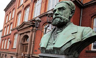 In der Volkshochschule am Möllinger Platz in Höxter ist auch die Musikschule untergebracht. - David Schellenberg In der Volkshochschule am Möllinger Platz in Höxter ist auch die Musikschule untergebracht. - David Schellenberg