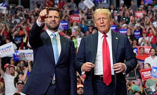 US-Geheimdienste: Iran will Zwietracht vor der Wahl schüren. - Evan Vucci/AP/dpa US-Geheimdienste: Iran will Zwietracht vor der Wahl schüren. - Evan Vucci/AP/dpa