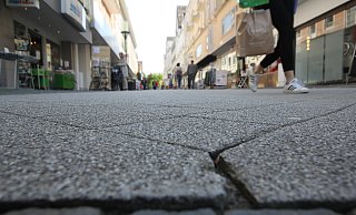 Die untere Klosterstraße ist noch mit dem alten grauen Pflaster gepflastert. - Ulf Hanke Die untere Klosterstraße ist noch mit dem alten grauen Pflaster gepflastert. - Ulf Hanke