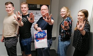 „Auch du hast eine Stimme": Dominik Engelmann, Lukas Seelig, Peter Lauschus, Josefa Reineke und Katrin Schuchardt (v.l.) von der BDKJ-Arbeitsgruppe laden alle Kinder- und Jugendlichen ein. - BDKJ „Auch du hast eine Stimme": Dominik Engelmann, Lukas Seelig, Peter Lauschus, Josefa Reineke und Katrin Schuchardt (v.l.) von der BDKJ-Arbeitsgruppe laden alle Kinder- und Jugendlichen ein. - BDKJ