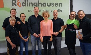 Siegfried Lux und Henning Fieguth scheiden aus dem Vorstand der Werbe- und Aktionsgemeinschaft Rödinghausen aus beruflichen Gründen aus. - Gerald Dunkel Siegfried Lux und Henning Fieguth scheiden aus dem Vorstand der Werbe- und Aktionsgemeinschaft Rödinghausen aus beruflichen Gründen aus. - Gerald Dunkel