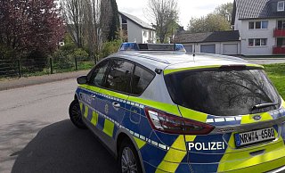 Die Polizei nahm vor Ort die Ermittlungen auf. - Burkhard Battran Die Polizei nahm vor Ort die Ermittlungen auf. - Burkhard Battran