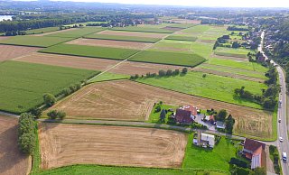 Ein möglicher Neubau der Dehmer Straße würde mitten durch die Weserauen führen - davon wären nicht nur die Menschen, sondern auch die Natur massiv betroffen. - Jens Reddeker Ein möglicher Neubau der Dehmer Straße würde mitten durch die Weserauen führen - davon wären nicht nur die Menschen, sondern auch die Natur massiv betroffen. - Jens Reddeker