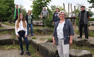 Heidrun Bode (v. l.), Anna-Lena Weiss, Cornelia Schweiger, Jürgen Hachmeister, Christiane Frevert, Birgit Kampmann und Carsten Sandmann kandidieren für die Grünen bei der Kommunalwahl und besetzen die ersten sieben Plätze der Reserveliste. - Birgit Guhlke Heidrun Bode (v. l.), Anna-Lena Weiss, Cornelia Schweiger, Jürgen Hachmeister, Christiane Frevert, Birgit Kampmann und Carsten Sandmann kandidieren für die Grünen bei der Kommunalwahl und besetzen die ersten sieben Plätze der Reserveliste. - Birgit Guhlke