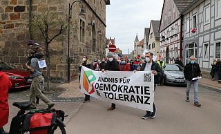 Das Bündnis für Demokratie und Toleranz zeigt Flagge. - Simone Flörke Das Bündnis für Demokratie und Toleranz zeigt Flagge. - Simone Flörke