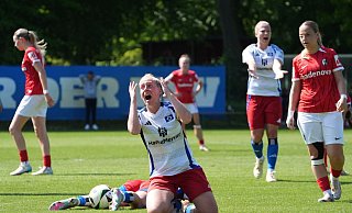 Hamburgs Sarah Stöckmann im Spiel gegen den SC Freiburg II. - Marcus Brandt/dpa Hamburgs Sarah Stöckmann im Spiel gegen den SC Freiburg II. - Marcus Brandt/dpa