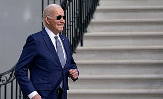 «Genau so, wie wir es geplant haben.» - Ein Meme auf dem persönlichen X-Account (vormals Twitter) von US-Präsident Joe Biden parodiert eine Verschwörungstheorie rund um den Super Bowl. - Susan Walsh/AP/dpa «Genau so, wie wir es geplant haben.» - Ein Meme auf dem persönlichen X-Account (vormals Twitter) von US-Präsident Joe Biden parodiert eine Verschwörungstheorie rund um den Super Bowl. - Susan Walsh/AP/dpa