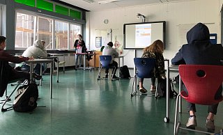 Nur mit sehr viel Abstand sowie Mundschutz ist derzeit ein Unterricht möglich. - S. Heidrich Nur mit sehr viel Abstand sowie Mundschutz ist derzeit ein Unterricht möglich. - S. Heidrich