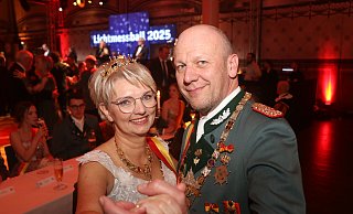 Schützenkönig Sascha Koch und seine Königin Alexandra Röver eröffnen die rauschende Ballnacht. - Reinhard Ebmeyer / PBSV Schützenkönig Sascha Koch und seine Königin Alexandra Röver eröffnen die rauschende Ballnacht. - Reinhard Ebmeyer / PBSV