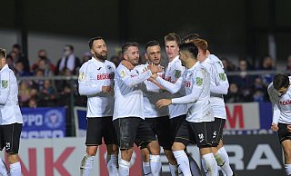 Spiele des SC Verl sind in dieser Saison nicht selten Festtage: 15 von 21 Spielen hat das Team um Trainer Guerino Capretti bislang gewonnen, dabei 48 Tore erzielt. Bis zum 2. März müssen die Unterlagen für eine Drittliga-Zulassung eingereicht werden. ⋌Foto: Jens Dünhölter - Jens Dünhölter Spiele des SC Verl sind in dieser Saison nicht selten Festtage: 15 von 21 Spielen hat das Team um Trainer Guerino Capretti bislang gewonnen, dabei 48 Tore erzielt. Bis zum 2. März müssen die Unterlagen für eine Drittliga-Zulassung eingereicht werden. ⋌Foto: Jens Dünhölter - Jens Dünhölter