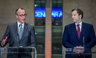 Friedrich Merz (CDU) und Lars Klingbeil (SPD) wollen mit ihren Parteien in Koalitionsverhandlungen eintreten. - Kay Nietfeld/dpa Friedrich Merz (CDU) und Lars Klingbeil (SPD) wollen mit ihren Parteien in Koalitionsverhandlungen eintreten. - Kay Nietfeld/dpa