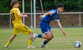 Eyyüb Yasar (r.)und seine U19-Arminen wollen zur Mittagszeit beim FC Schalke bestehen. - Andreas Zobe Eyyüb Yasar (r.)und seine U19-Arminen wollen zur Mittagszeit beim FC Schalke bestehen. - Andreas Zobe