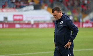 Muss in Bielefeld als Trainer gehen: Uwe Koschinat. - Friso Gentsch/dpa Muss in Bielefeld als Trainer gehen: Uwe Koschinat. - Friso Gentsch/dpa