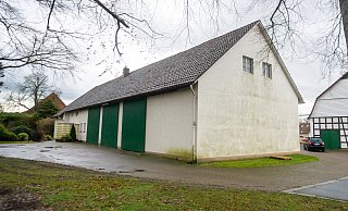 Noch wirkt die Scheune auf Hof Lindemann wie ein typischer landwirtschaftlicher Zweckbau. Das soll sich möglichst schnell ändern. - Ralf Bittner Noch wirkt die Scheune auf Hof Lindemann wie ein typischer landwirtschaftlicher Zweckbau. Das soll sich möglichst schnell ändern. - Ralf Bittner