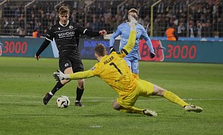 Julian Kania schließt im Spiel bei 1860 München einen Gegenangriff der Arminia mit dem Treffer zum 3:0-Endstand aus Sicht des DSC ab. - IMAGO/Oryk HAIST Julian Kania schließt im Spiel bei 1860 München einen Gegenangriff der Arminia mit dem Treffer zum 3:0-Endstand aus Sicht des DSC ab. - IMAGO/Oryk HAIST