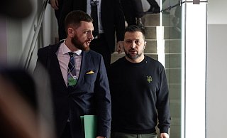 Der ukrainische Präsident Wolodymyr Selenskyj (r) ist zum Weltwirtschaftsforum nach Davos gereist. - Hannes P. Albert/dpa Der ukrainische Präsident Wolodymyr Selenskyj (r) ist zum Weltwirtschaftsforum nach Davos gereist. - Hannes P. Albert/dpa