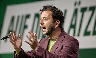 Der Grünen-Chef appelliert an die Union, den Weg für ein AfD-Verbotsverfahren freizumachen. - Harald Tittel/dpa Der Grünen-Chef appelliert an die Union, den Weg für ein AfD-Verbotsverfahren freizumachen. - Harald Tittel/dpa