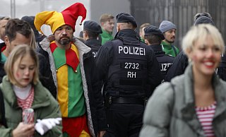 Der Karneval kann laut NRW-Staatskanzlei noch nicht wieder "wie gewohnt" stattfinden. - picture alliance / Geisler-Fotopress Der Karneval kann laut NRW-Staatskanzlei noch nicht wieder "wie gewohnt" stattfinden. - picture alliance / Geisler-Fotopress