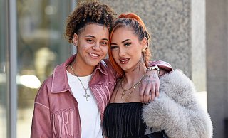 Das Ehepaar Chika (l.) und Carina Ojiudo-Ambrose leben seit diesem im Jahr in Herford. Bekannt wurden die Zwei vor allem durch ihre Teilnahme an der Show "Forsthaus Rampensau". - IMAGO/Gartner Das Ehepaar Chika (l.) und Carina Ojiudo-Ambrose leben seit diesem im Jahr in Herford. Bekannt wurden die Zwei vor allem durch ihre Teilnahme an der Show "Forsthaus Rampensau". - IMAGO/Gartner
