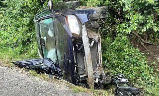 Das Auto kam im starken Regen von der Fahrbahn ab und landete im Graben. - Ralph Meyer Das Auto kam im starken Regen von der Fahrbahn ab und landete im Graben. - Ralph Meyer