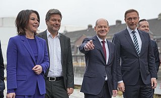 Die Spitzen der Ampel-Koaliton: Außenministerin Annalena Baerbock (v.l.), Vizekanzler Robert Habeck, Bundeskanzler Olaf Scholz und Bundesfinanzminister Christian Lindner. - Michael Kappeler/dpa Die Spitzen der Ampel-Koaliton: Außenministerin Annalena Baerbock (v.l.), Vizekanzler Robert Habeck, Bundeskanzler Olaf Scholz und Bundesfinanzminister Christian Lindner. - Michael Kappeler/dpa