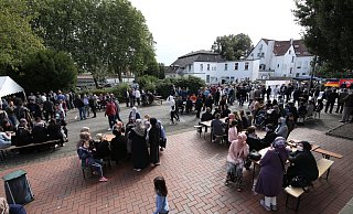 Die ganze Gemeinde feierte am Sonntag die Grundsteinlegung an der Amtshausstraße. - www.gerald-dunkel.de Die ganze Gemeinde feierte am Sonntag die Grundsteinlegung an der Amtshausstraße. - www.gerald-dunkel.de