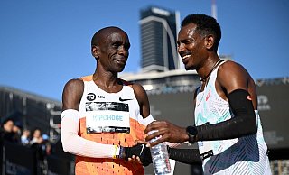 Marathon-Star Eliud Kipchoge (l) war in Sydney ohne Chance gegen Sieger Hailemaryam Kiros. - Bianca De Marchi/AAP/dpa Marathon-Star Eliud Kipchoge (l) war in Sydney ohne Chance gegen Sieger Hailemaryam Kiros. - Bianca De Marchi/AAP/dpa