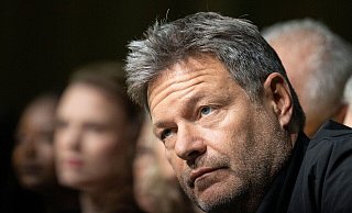 Hält die Leistungsbilanz der Bundesregierung inmitten der Klimakrise für beachtlich, aber in der Außenwirkung nicht zufriedenstellend: Wirtschaftsminister Robert Habeck. - Boris Roessler/dpa Hält die Leistungsbilanz der Bundesregierung inmitten der Klimakrise für beachtlich, aber in der Außenwirkung nicht zufriedenstellend: Wirtschaftsminister Robert Habeck. - Boris Roessler/dpa