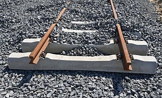 Schienen für ein neues Gleis an einer Baustelle der Bahn. - Patrick Pleul/dpa Schienen für ein neues Gleis an einer Baustelle der Bahn. - Patrick Pleul/dpa