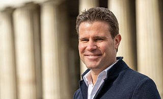 Agiert als Losfee: Ex-Referee Felix Brych. - Peter Kneffel/dpa Agiert als Losfee: Ex-Referee Felix Brych. - Peter Kneffel/dpa